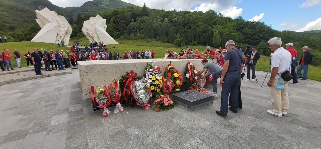 I Ranko Ostojić na Tjentištu: Ovdje je poginulo 7.500 partizana, sramota je sramiti se Sutjeske