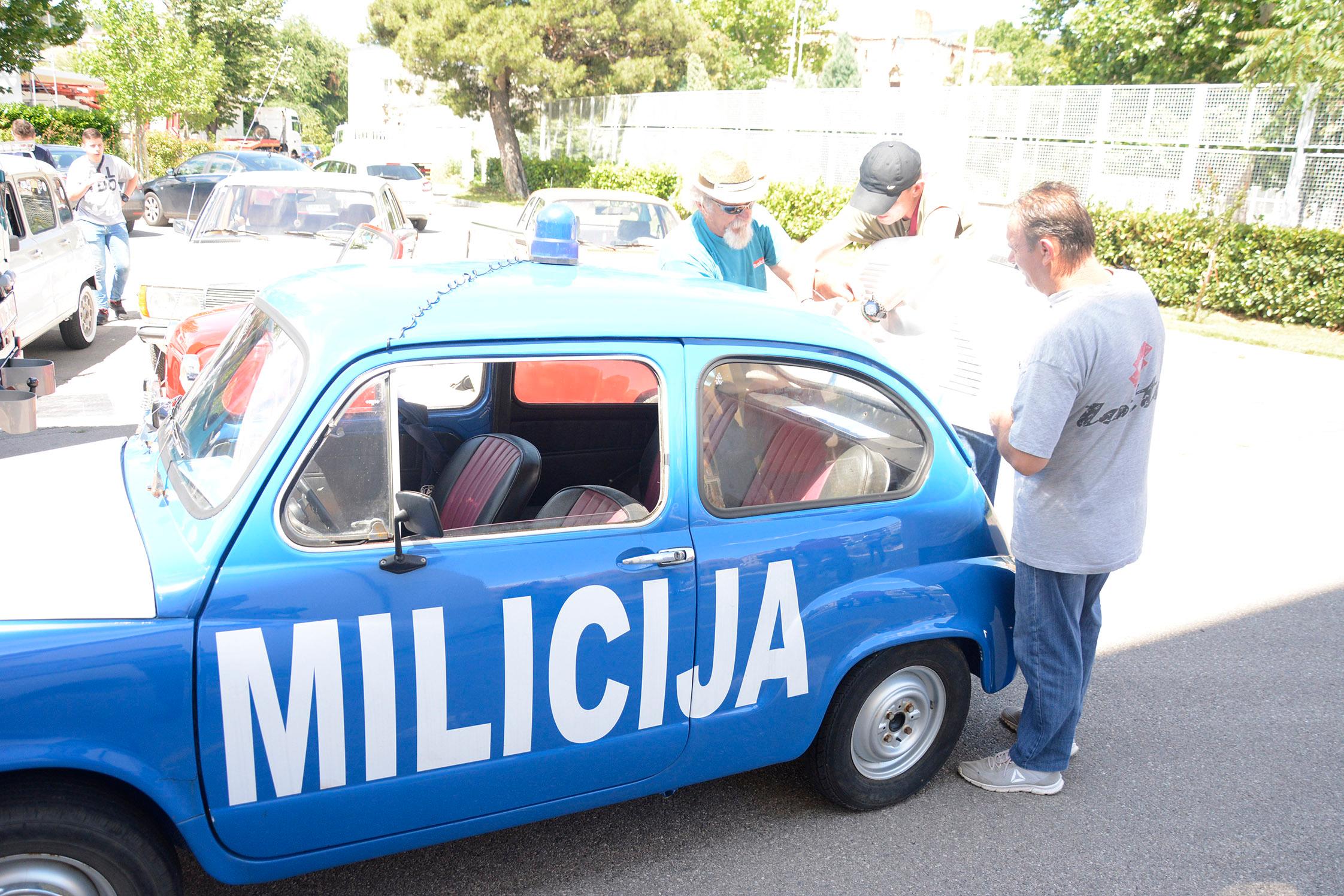 Najviše pažnje izazvao Fićo s natpisom "Milicija“