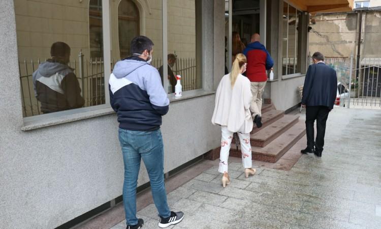 U Sarajevu otvoreno biračko mjesto za izbore u Srbiji