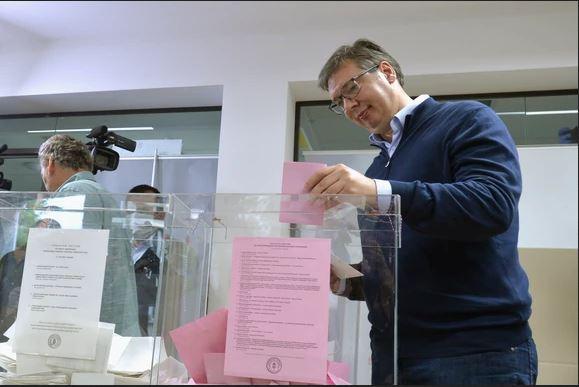 Izlaznost do 14 sati 26,4 posto, Vučić glasao na Novom Beogradu