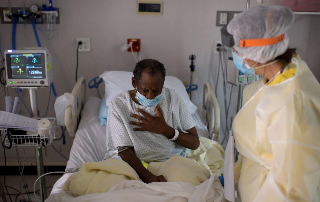 Ljekari ukazuju pomoć oboljelom u bolnici u američkom Hjustonu - Avaz