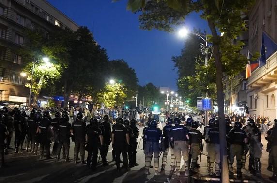 Veliki broj policajaca na ulicama Beograda - Avaz