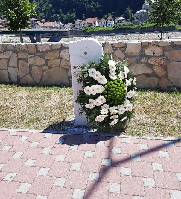 Cvijet Srebrenice kao vijenac - Avaz