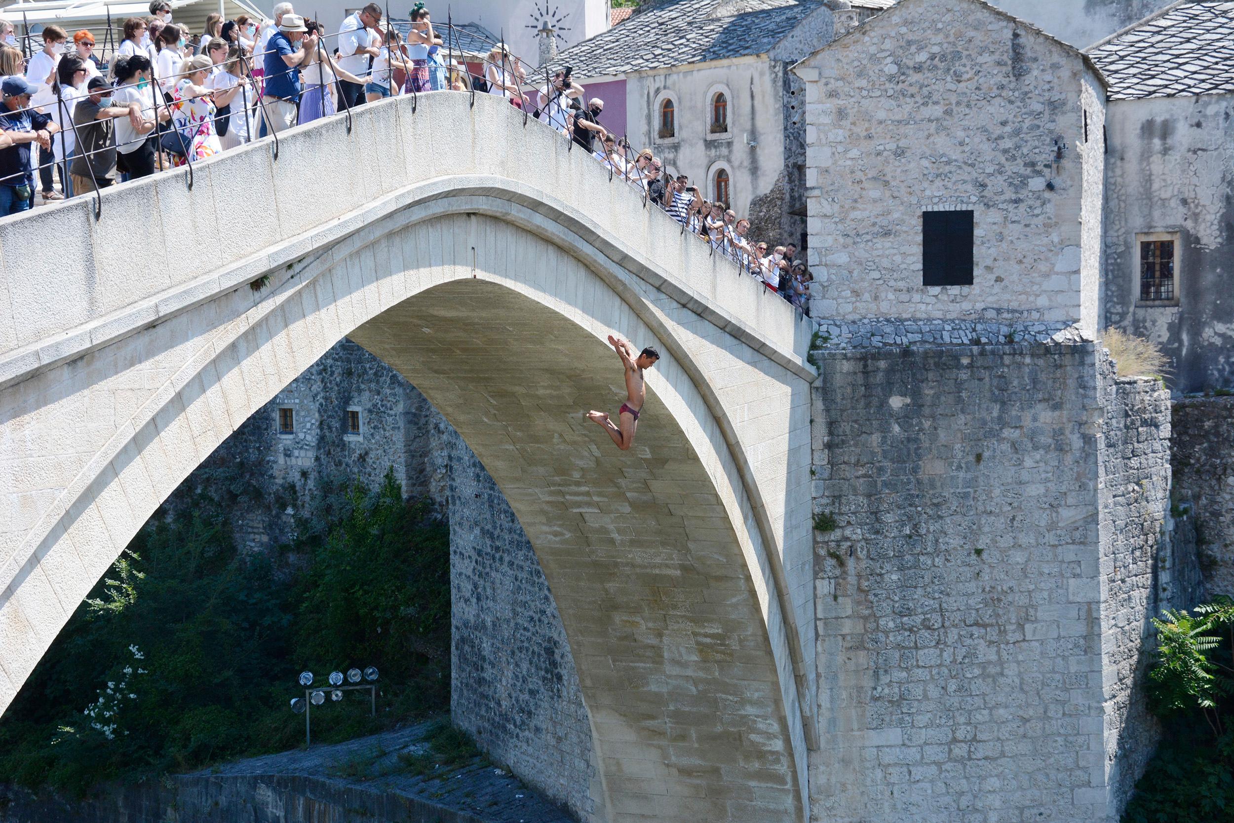 Izveden skok sa Starog mosta - Avaz