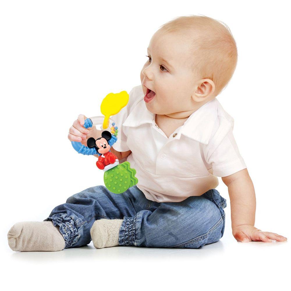 Beba trpa sve dostupne tvrde predmete u usta - Avaz