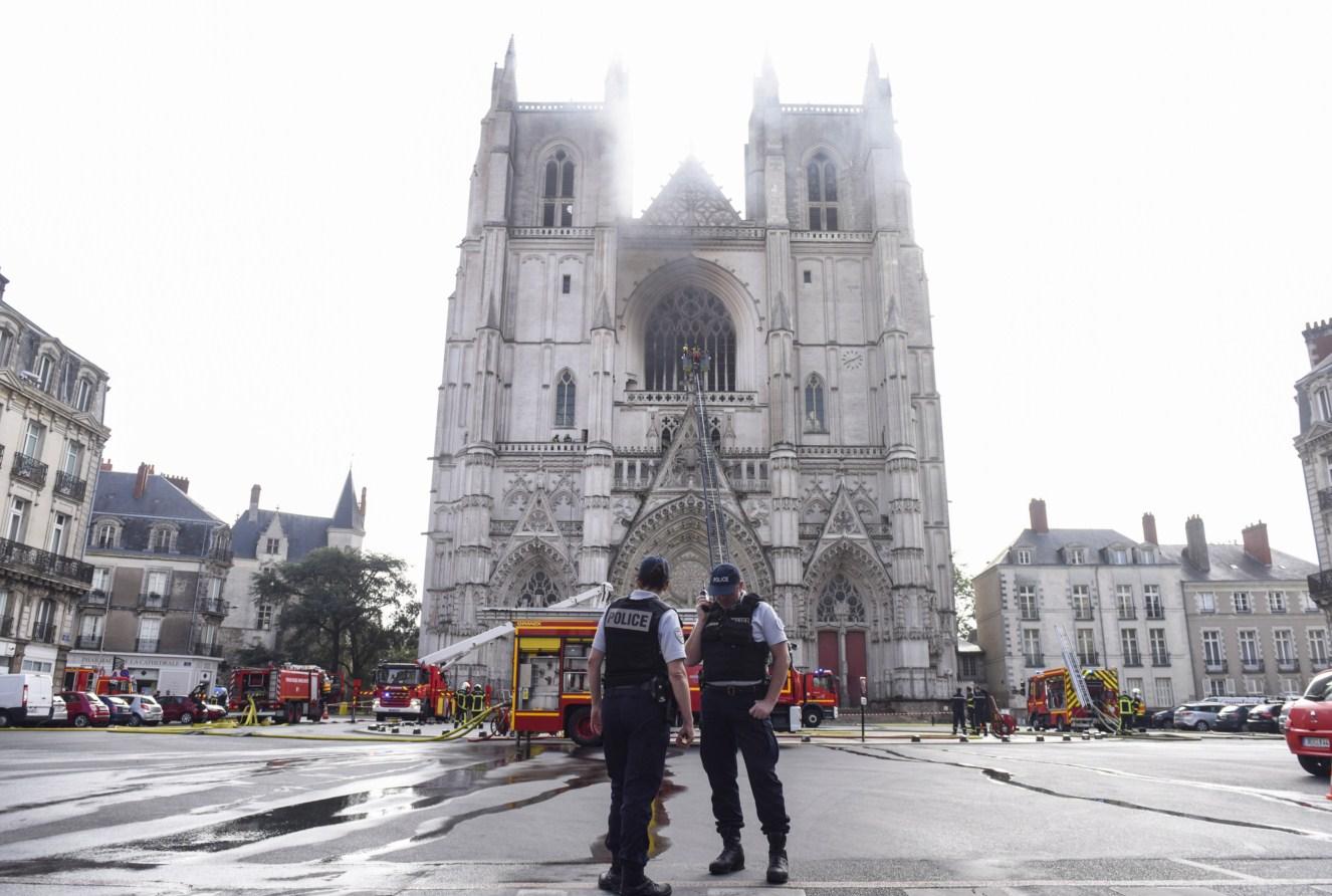 Nant: Policija sumnja da je požar u katedrali iz 15. stoljeća podmetnut
