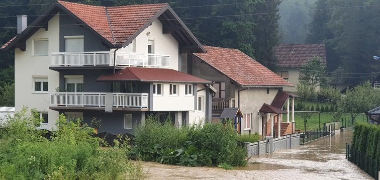 Poplavljeno desetak kuća - Avaz