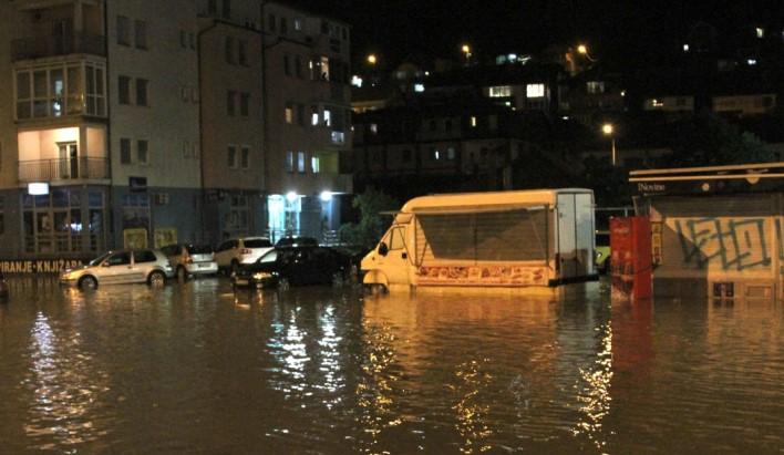 Poplavljene ulice u Tuzli - Avaz