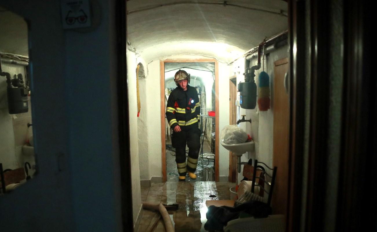 Zbog velikih poplava, vatrogasci u Zagrebu cijelu noć imali posla