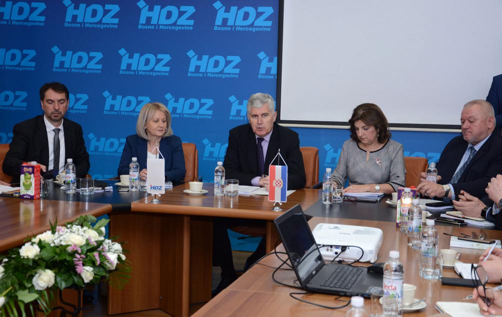 HDZ: Došlo vrijeme da konačno preuzmemo odgovornost - Avaz