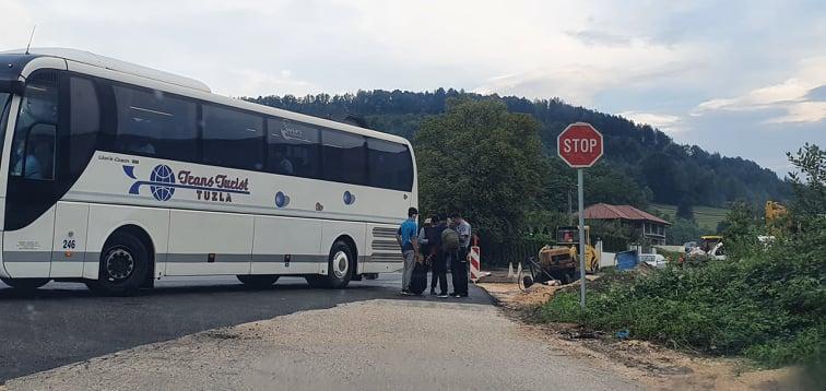 Velečevo: Iz autobusa izvedeno nekoliko migranata - Avaz