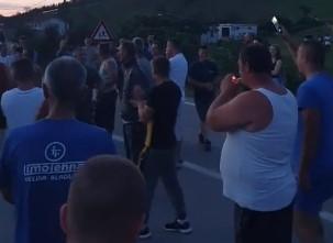 Pogledajte kako je dočekan Sead Karajić koji je vratio autobus s ilegalnim migrantima