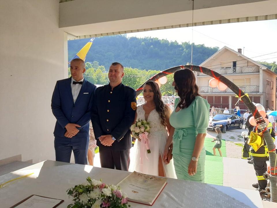 S vjenčanja - Avaz