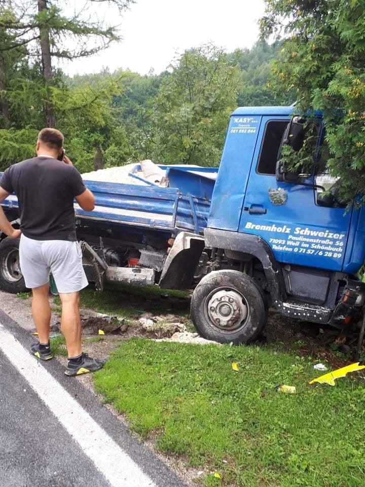 U nesreći učestvovala dva kamiona - Avaz