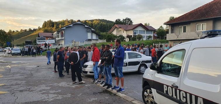 Građani Velike Kladuše i večeras protestuju zbog migranata: Na terenu i specijalci