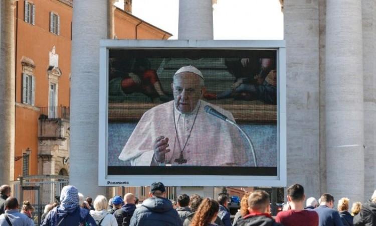 Papa se obratio tokom javne audijencije - Avaz