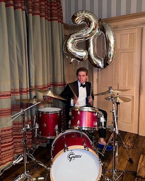 Princ Ahiles: Za 20. rođendan dobio bubnjeve - Avaz