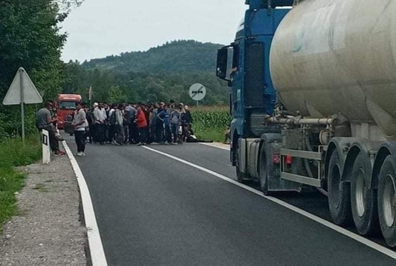 Migranti blokirali cestu kod Bosanske Otoke