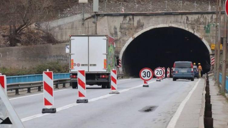 Radovi na mnogim putnim pravcima: Obustavljen saobraćaj u tunelima Jasen i Vinac