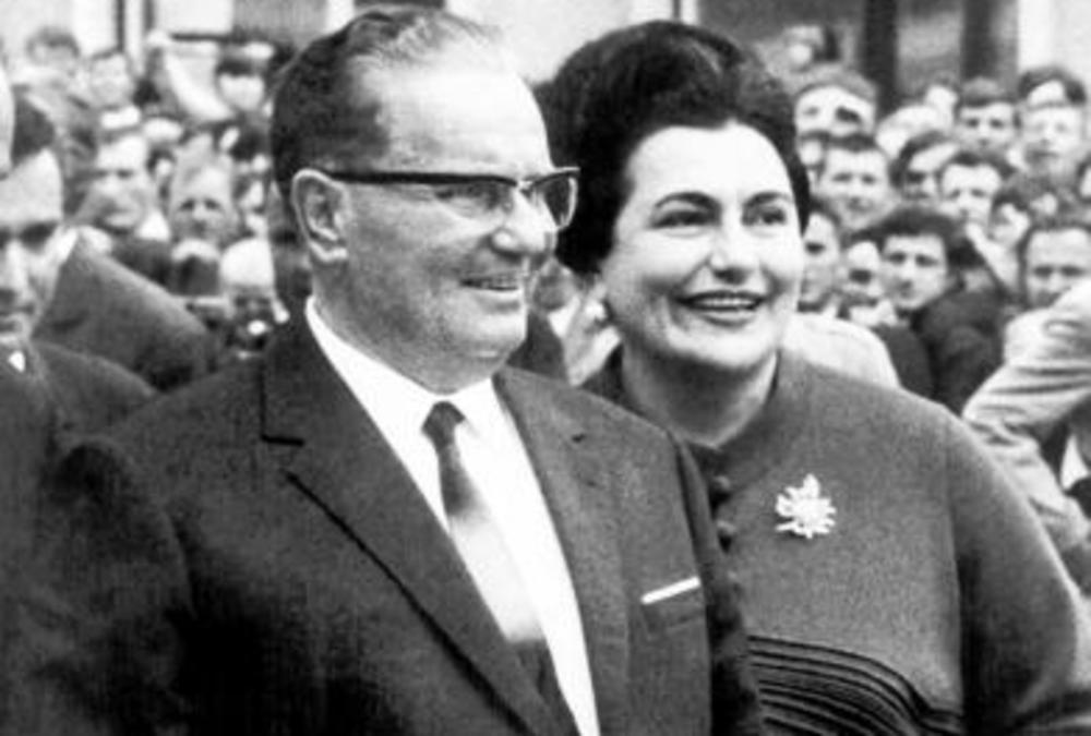 Tito i Jovanka - Avaz
