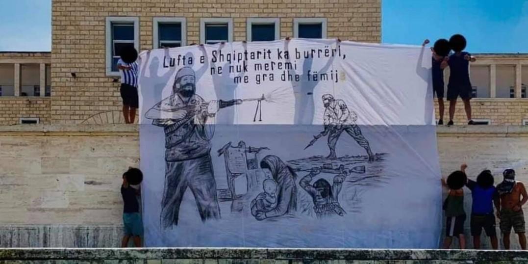 Brutalna poruka navijača Tirane: Novi transparent, srpski vojnik s puškom uperenom u djecu