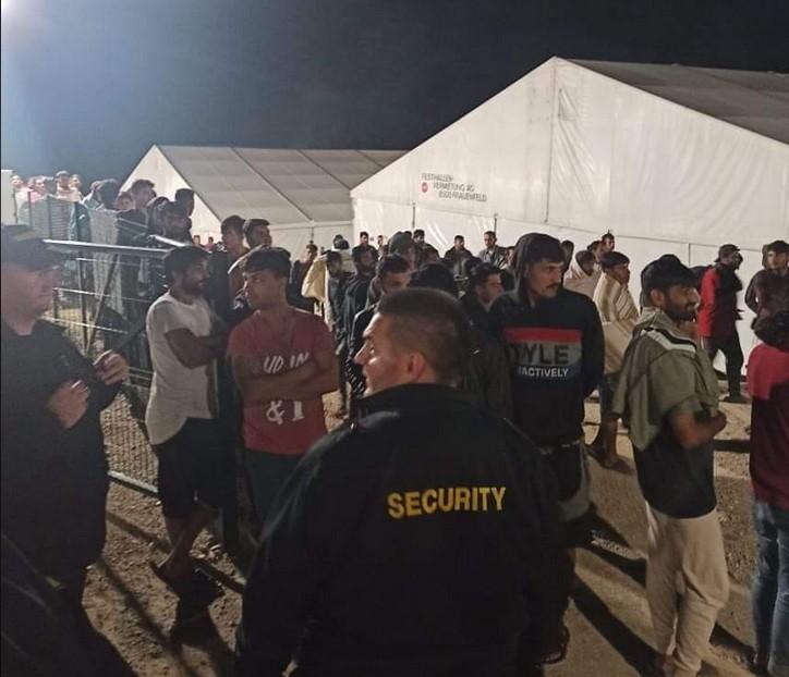 Haos u kampu Lipa: Migranti kamenjem gađali policiju, specijalci izašli na teren, čuli se i pucnji