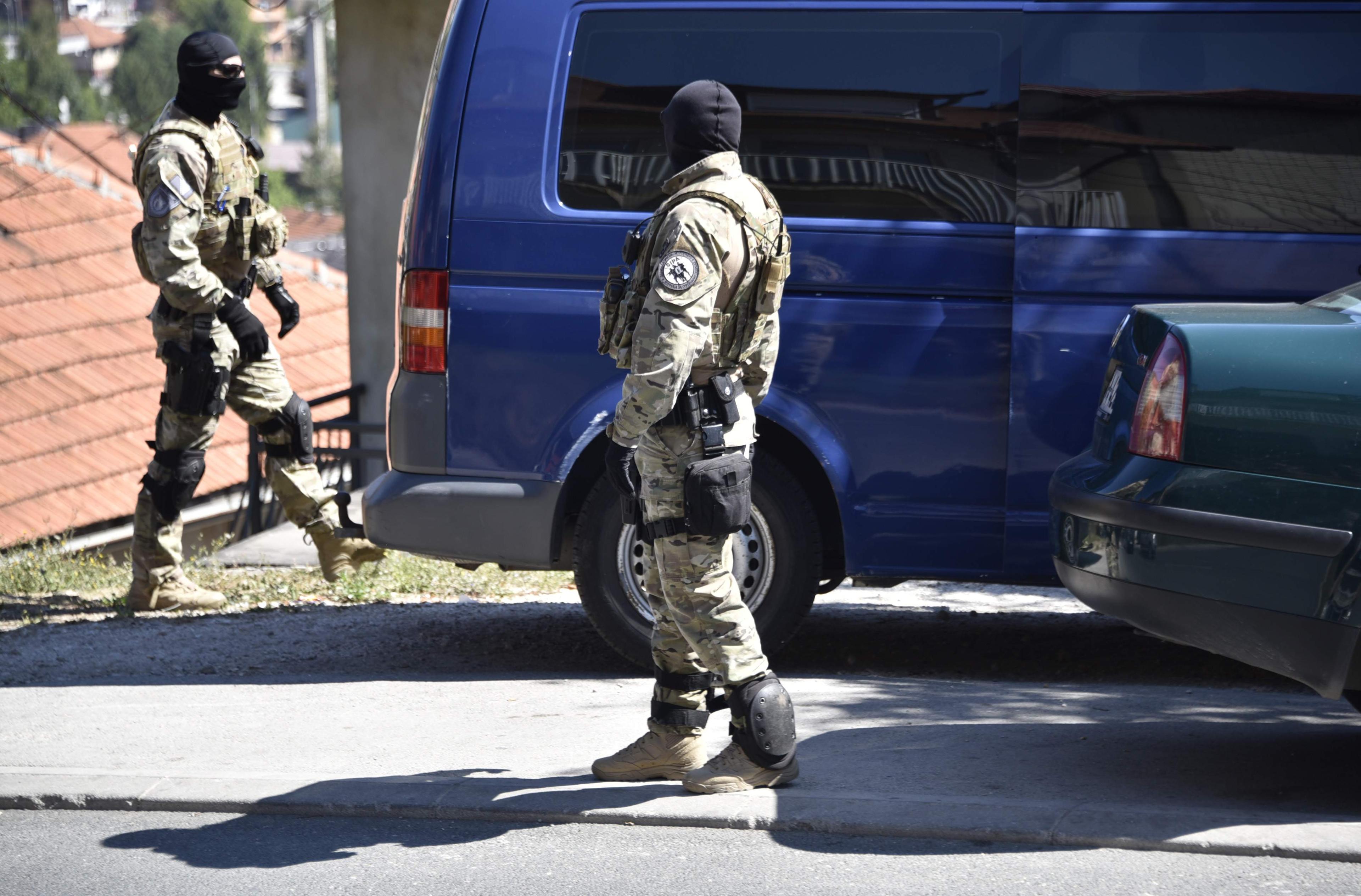 Akcija "Stršljen": SIPA na području Kantona Sarajevo uhapsila tri osobe, oduzeti kokain, dva pištolja...