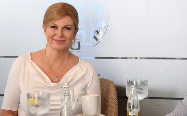Nasmijana Kolinda uhvaćena na kafi u Zagrebu, evo s kim je sjedila