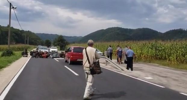 Migranti i danas blokirali saobraćaj kod Bosanske Otoke