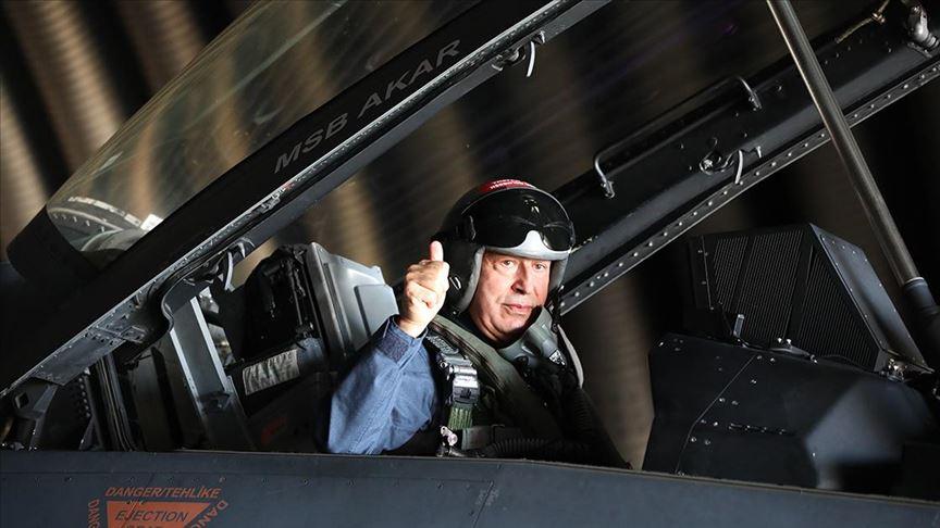 Ministar Akar letom iznad Egejskog mora otvorio novu godinu obuke vojnih pilota