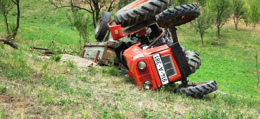Prevrnuo se traktor - Avaz