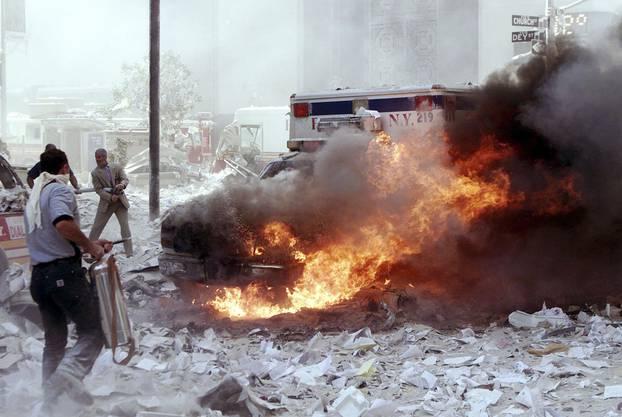 Požar nakon udara 11. septembra - Avaz