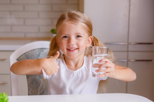Svako četvrto dijete uopće ne unosi vodu tokom dana - Avaz