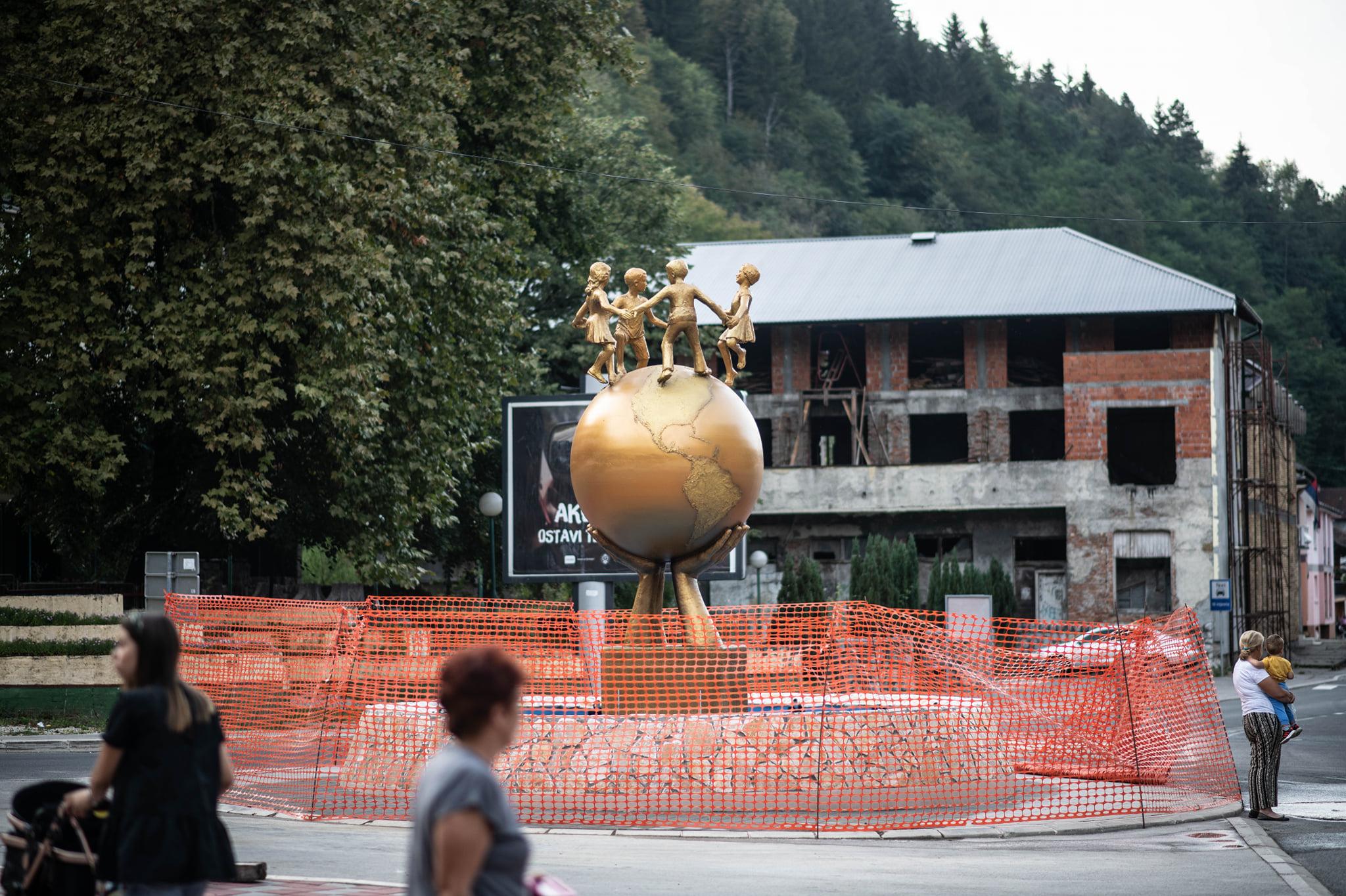 Srebrenica: Spomenik u centru grada - Avaz