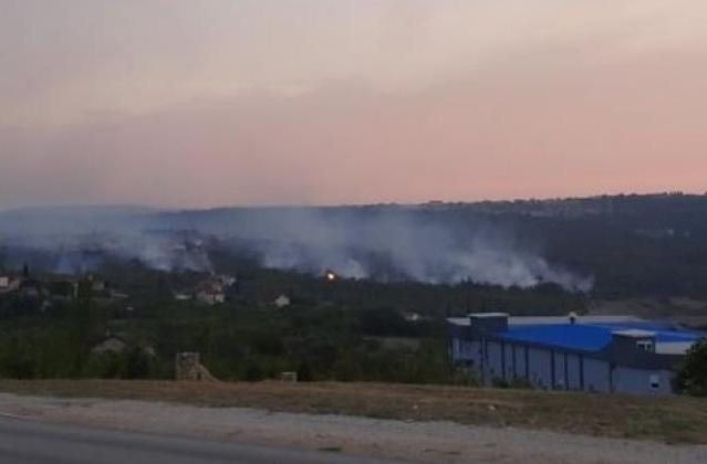 Veliki požar prijeti kućama u Kruševu, vjetar otežava gašenje vatre