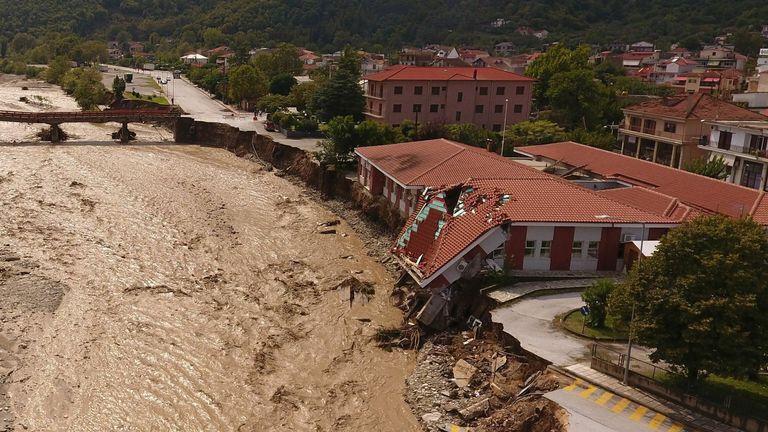 Rijetki uragan hara Grčkom, gradove pretvara u jezera, ima mrtvih