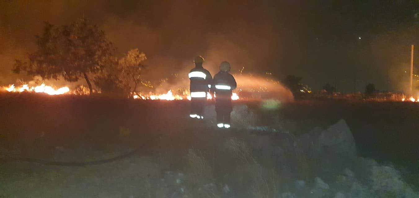 Za njih nema odmora, vatrogasci čitavu noć gasili požar kod Mostara