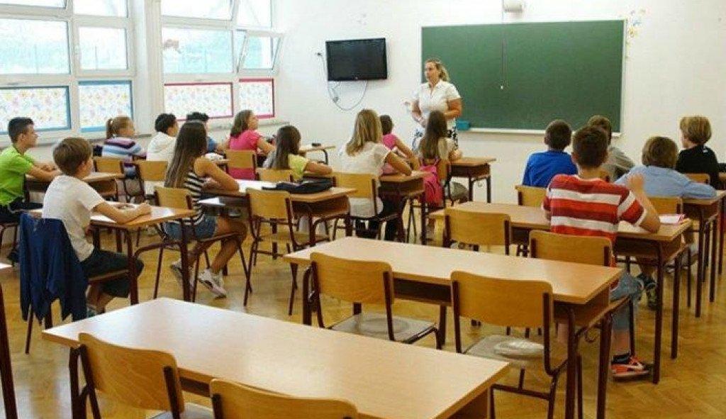 Učenik Osnovne škole "Sveti Sava" u Gacku pozitivan je na koronavirus - Avaz