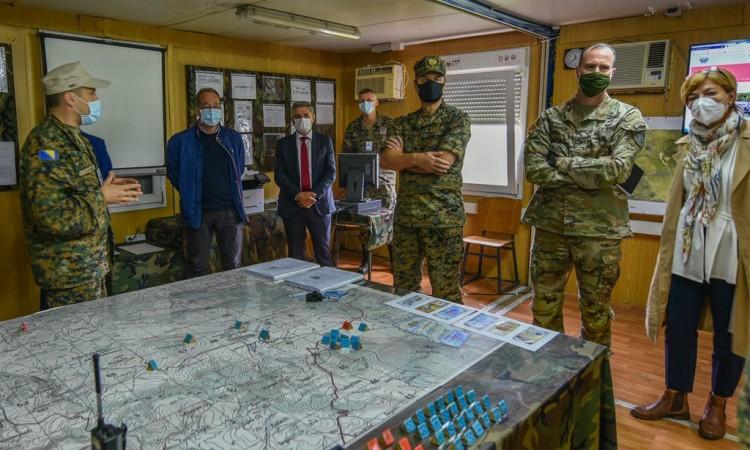 Zvaničnici MOBiH, OSBiH i NATO štaba Sarajevo pratili vježbu na Manjači - Avaz