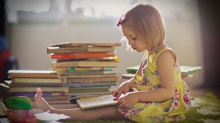 Razlozi zašto djeca trebaju imati svoju kućnu biblioteku