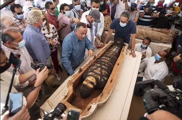 Otvoren sarkofag pred novinarima da bi mogli vidjeti mumiju - Avaz