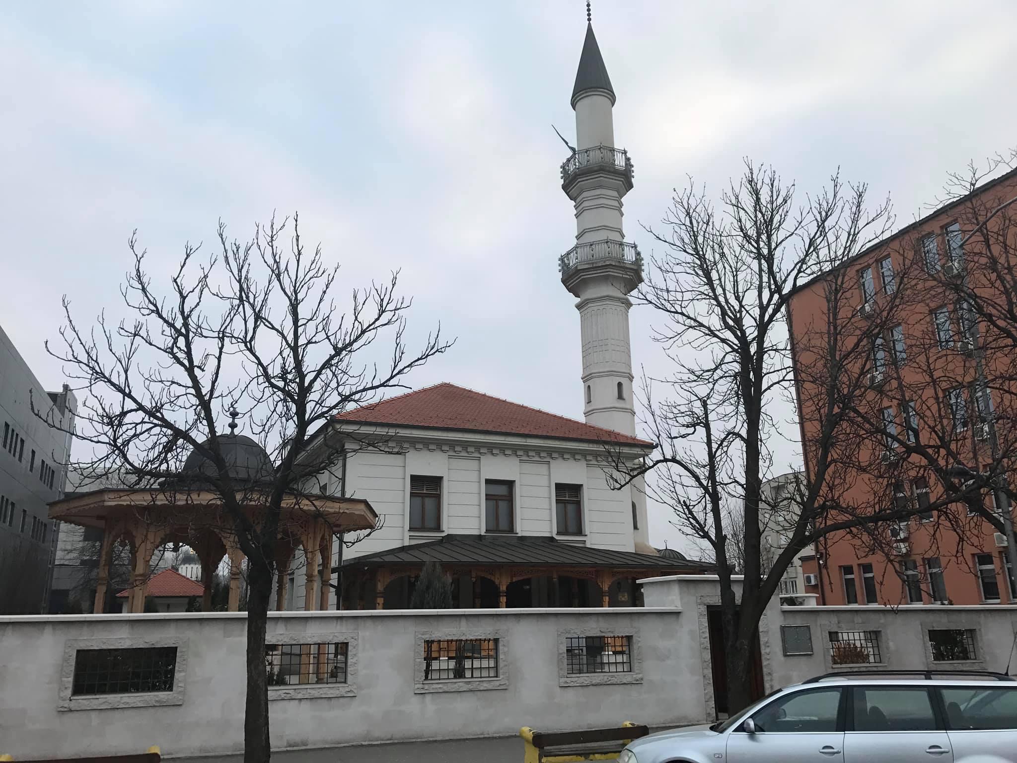 Gradonačelnik Mićić osudio razbijanje prozora na Atik džamiji
