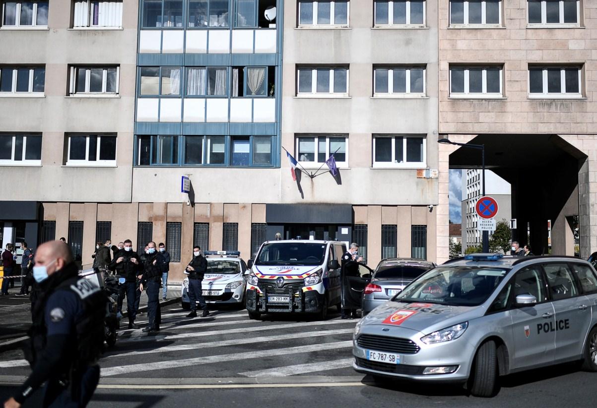 Ovako je izgledao napad na policijsku stanicu u Parizu