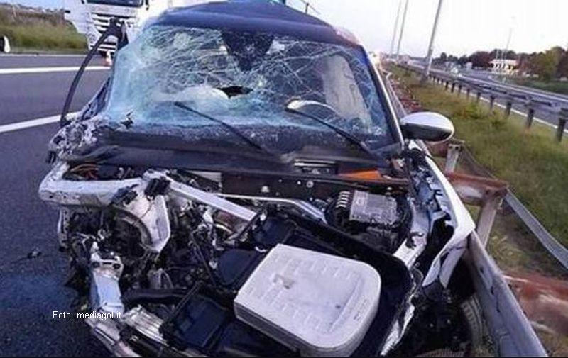 Smrskan automobil srbijanskog fudbalera, zakucao se u kamion