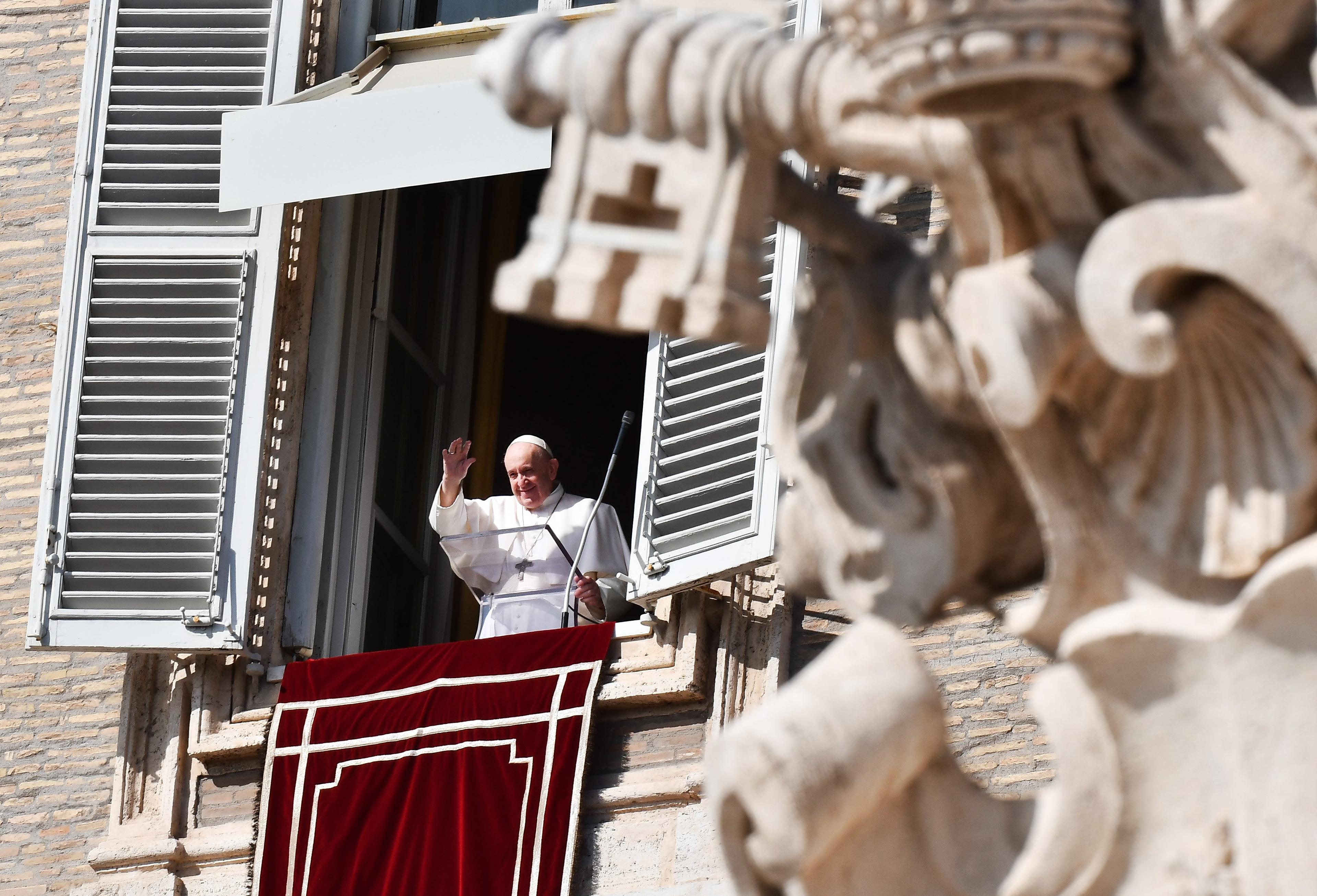 Papa se obratio na Trgu Svetog Petra u Rimu - Avaz