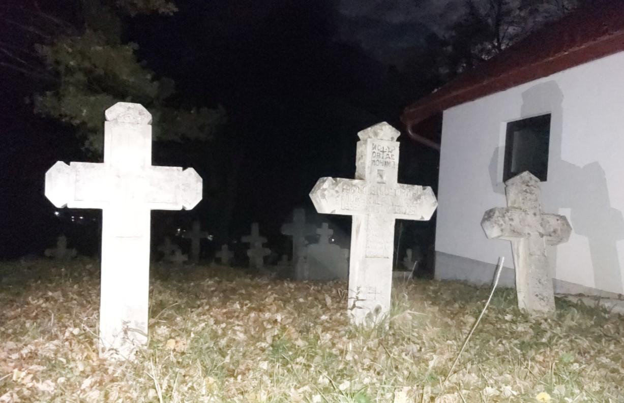 Noć vještica dočekali na groblju - Avaz