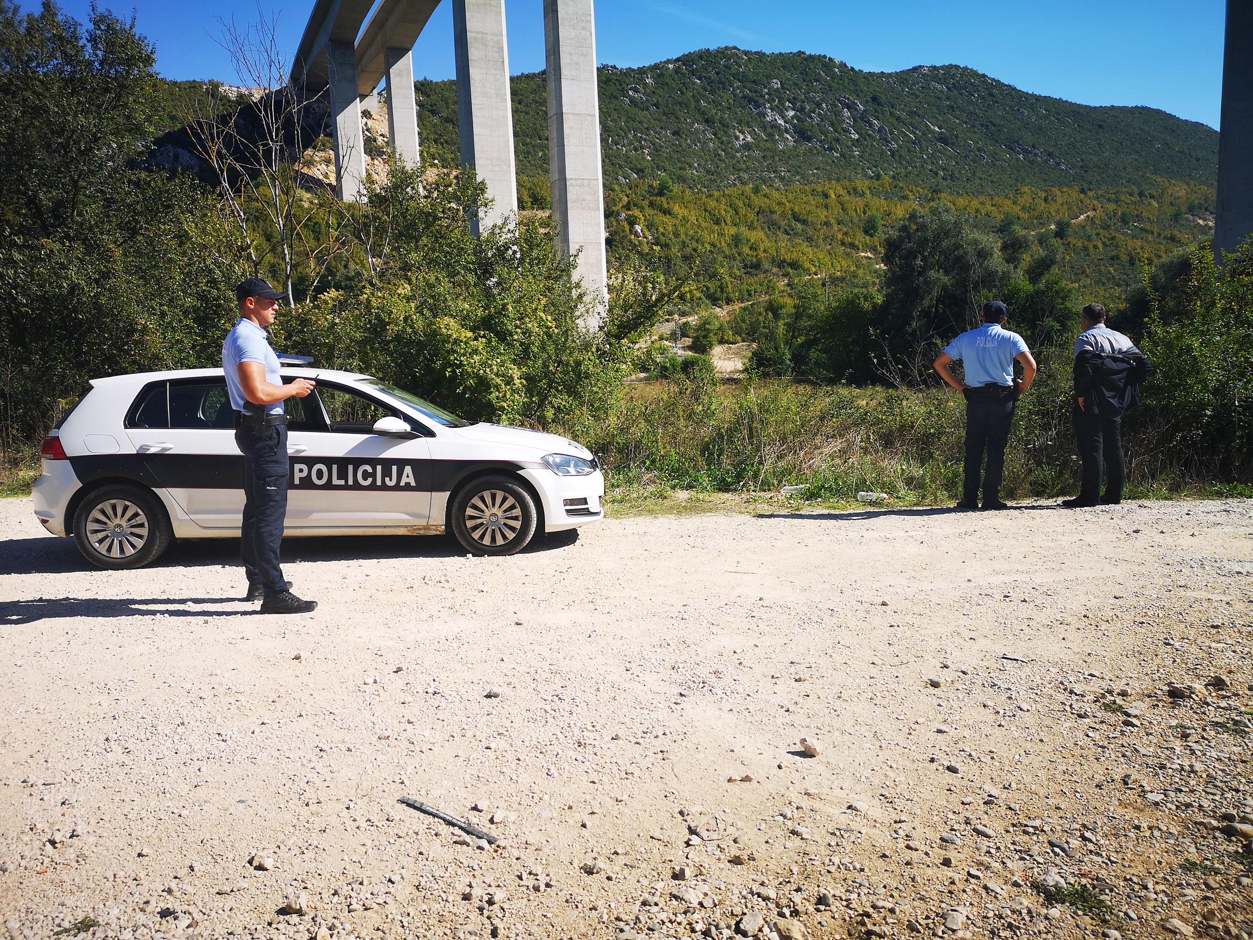 Policija na mjestu pronalaska tijela - Avaz