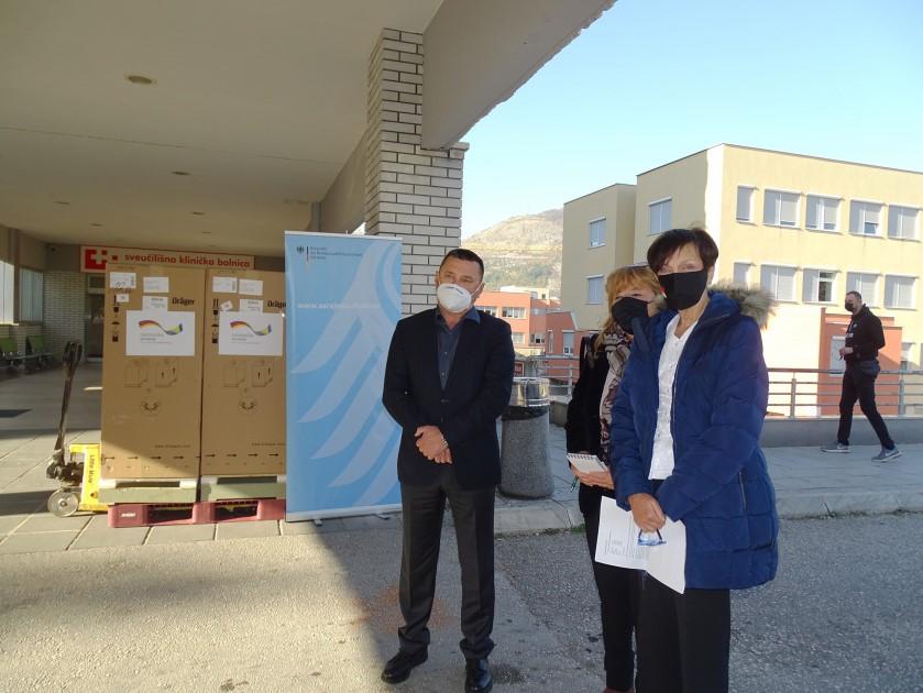 Njemačka ambasadorica uručila dva respiratora mostarskoj bolnici