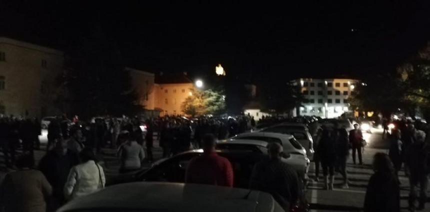 Građani večeras protestirali u Trebinju - Avaz
