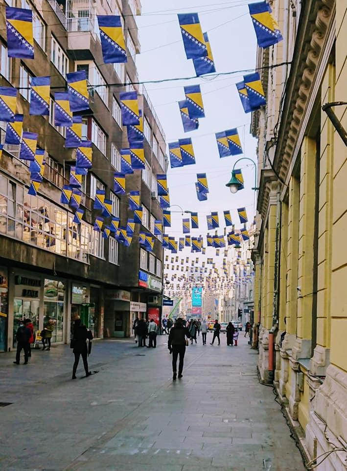 Zastave BiH na glavnim šetnicama u centru Sarajeva